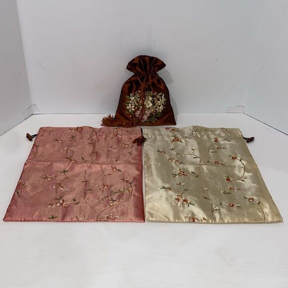 Wrapables Beautiful Embroidered Silk Travel Bag for Lingerie & Shoes - Picture 2 of 10